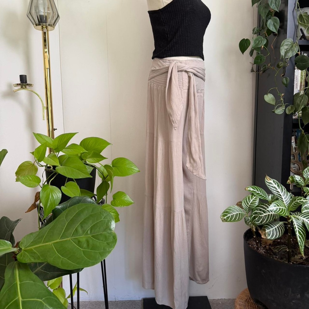 Sincerely Jules Oatmeal Tan High Waisted Wide Leg Flowy Tie Waist Pants Medium - Picture 3 of 8